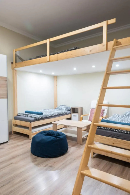 FREE PARKING!! Cozy and quiet apartment near Kiraly street 4ppl, AC