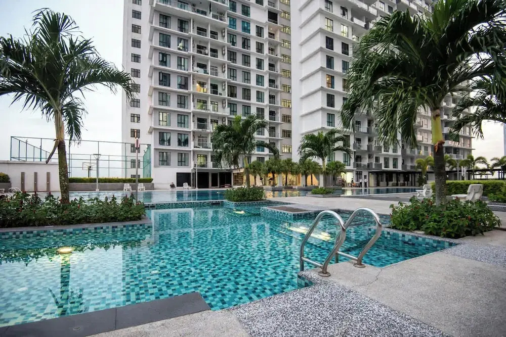 Stylish 4BR Near Paradigm Mall, Pool, Free Parking