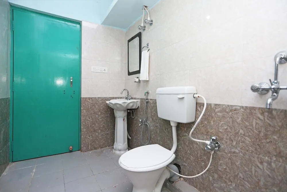 OYO 11081 Hotel Saraswati Inn