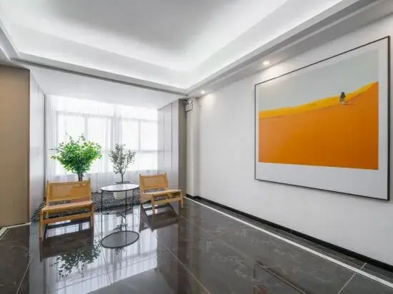 Encounter at the Corner Lodge Hotel (Shantou Chenghai Pumei Flagship Store)