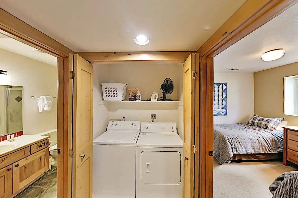 Walk To Main St. & Lifts! Deck W/ Private Hot Tub 3 Bedroom Townhouse