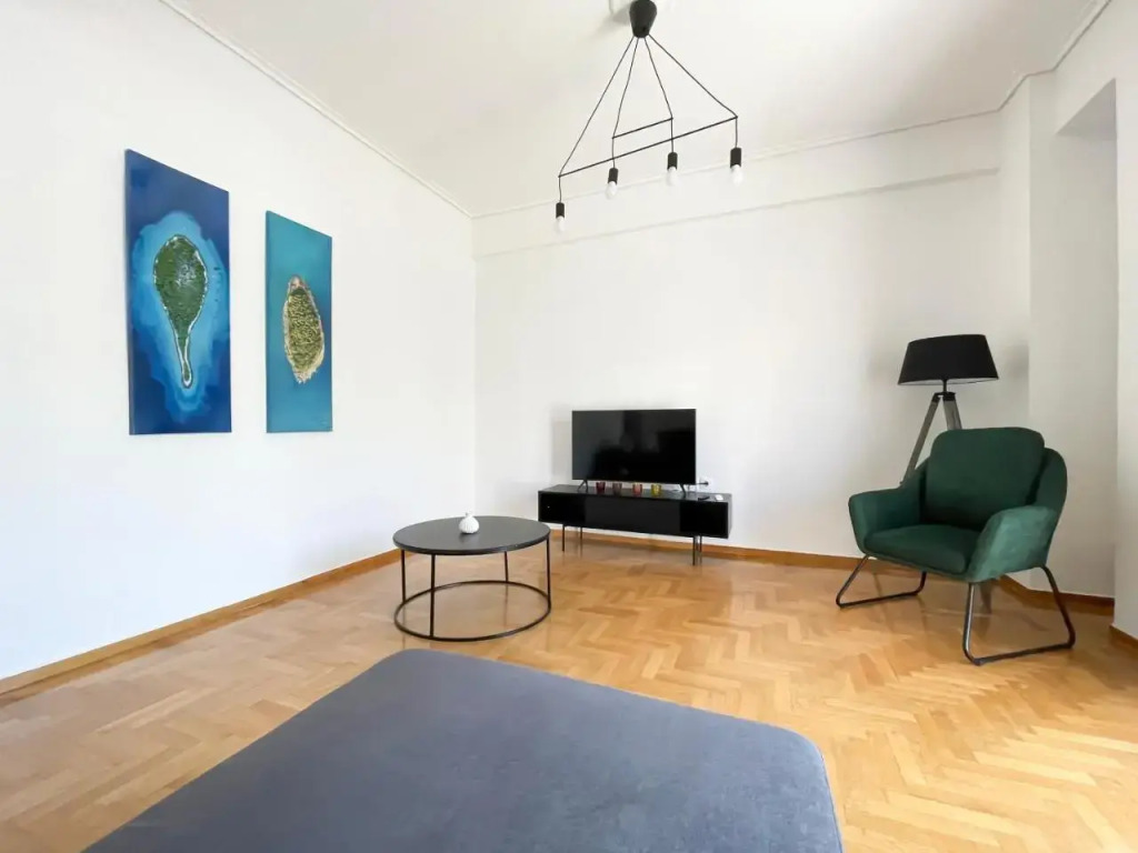Aristotelous Sunny 118sqm apt in Viktoria