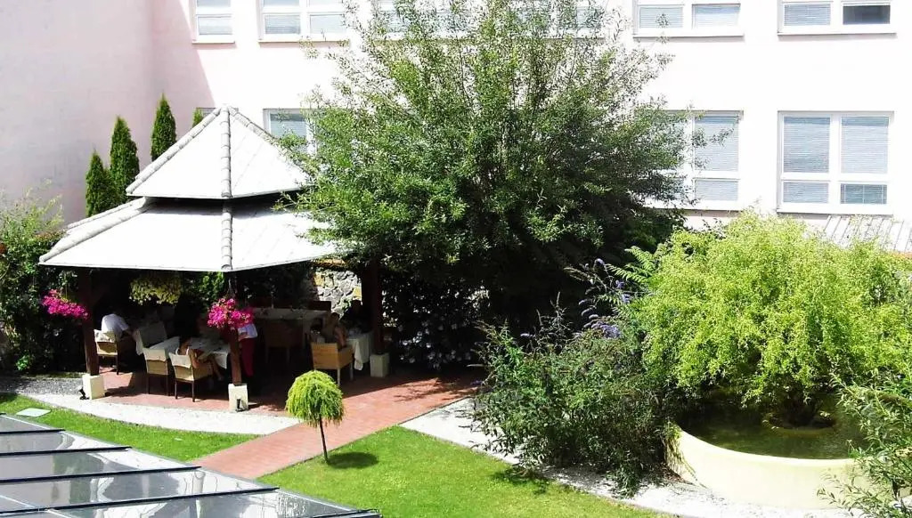 Hotel Golden Eagle