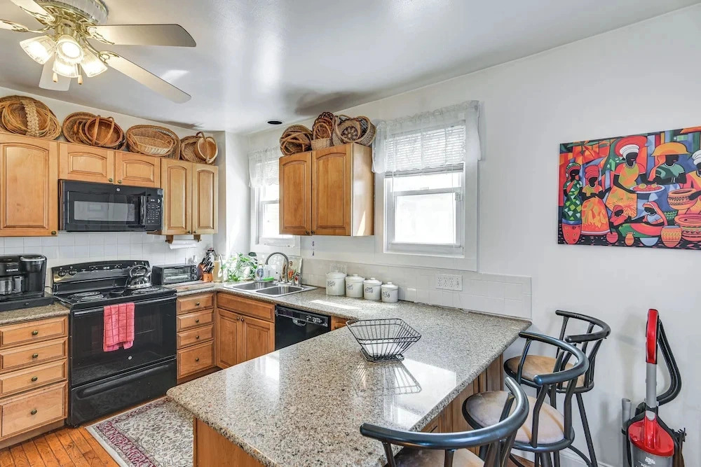 Walk to Wharf & Beaches! Newport Home w/ Patio