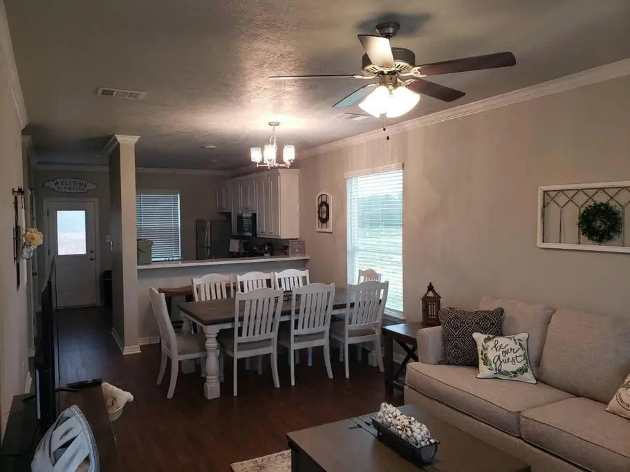 NEW 4/4 Farmhouse style house in College Station!