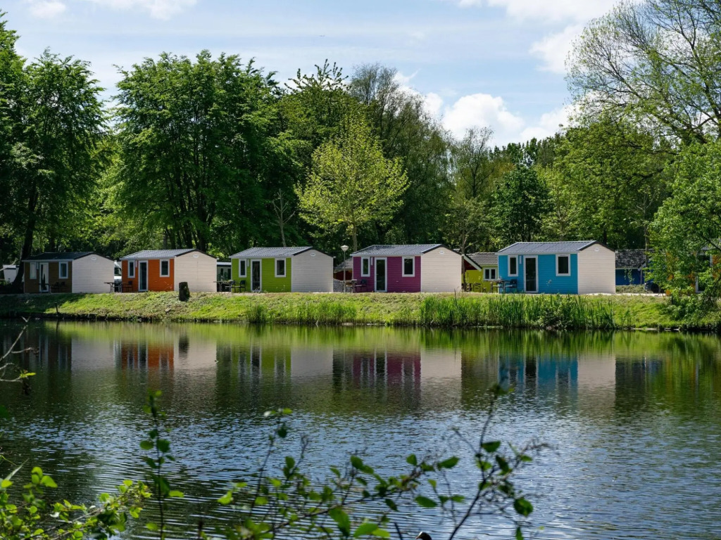 Well-maintained chalet on the outskirts of a holiday park, near Amsterdam