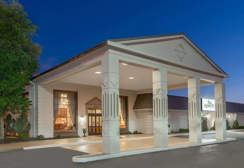 Clarion Hotel & Suites
