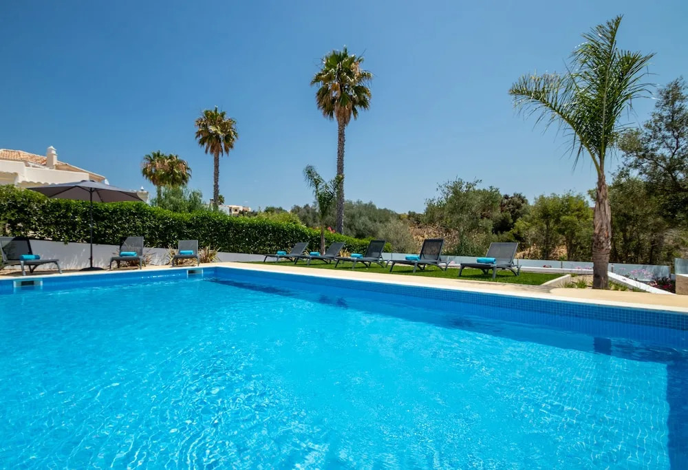 Villa Riviera - com piscina aquecível, 2 jacuzzis e BBQ em Armação de Pêra