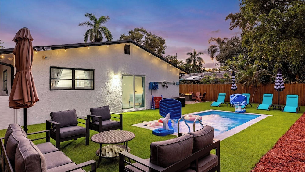 Hoop & Splash House by Avantstay Game Room + Pool + Firepit + Minutes to Las Olas