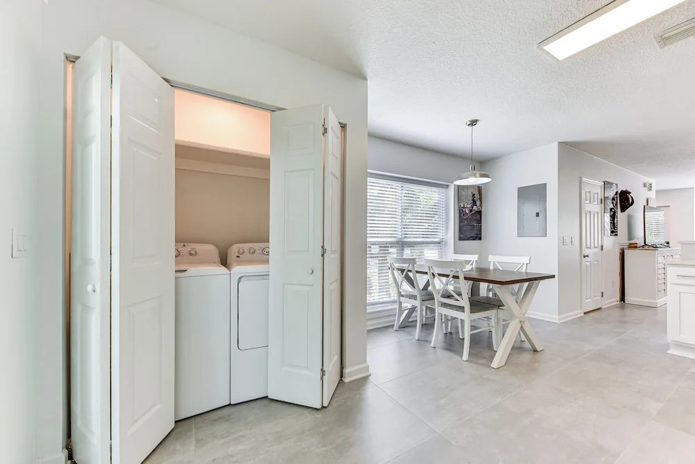Fernandina Beach Townhome, Steps to Public Beach