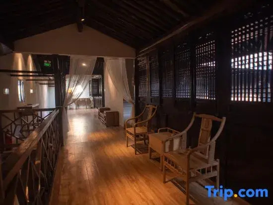Lanxi Jiezi college fine bed and breakfast