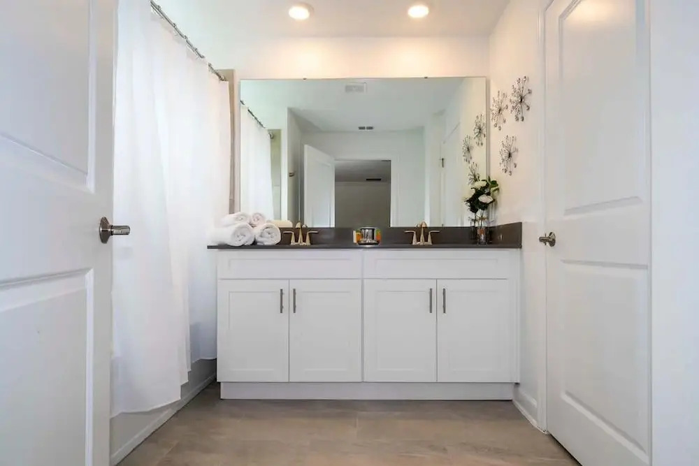 Stunning 4 Bd Close to Disney @ Storey Lake 2569