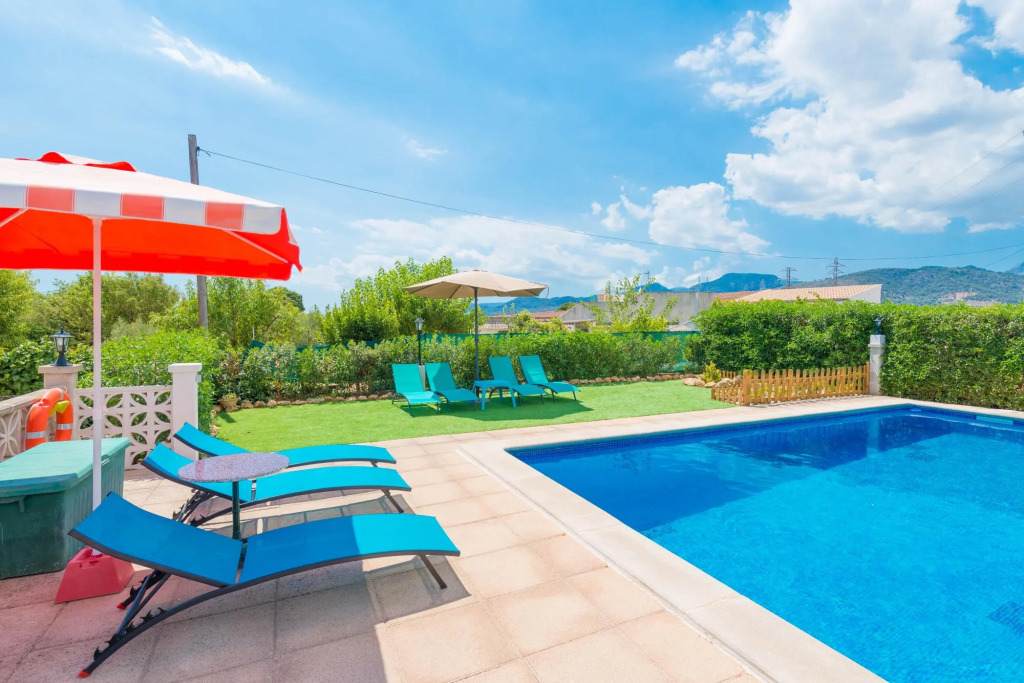 CAN TOMEU - Beautiful villa with private garden and pool in a quiet area. Free WiFi