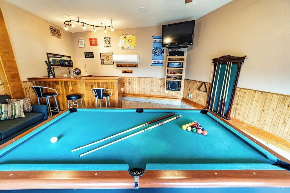 Redbud Retreat Amenity-filled Waterfront Home!