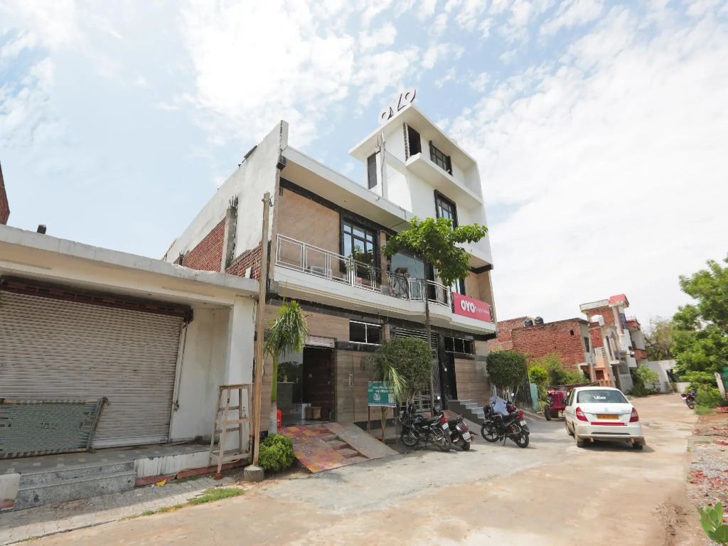 The King Palace Family Hotel by OYO Rooms