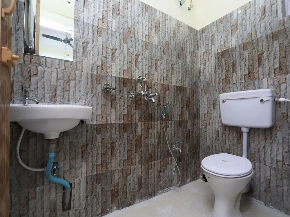 OYO 24928 P I Guest House