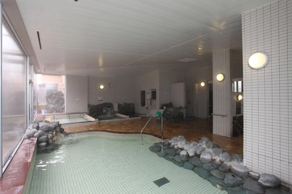 Yuyado Kuttari Onsen Lake Inn