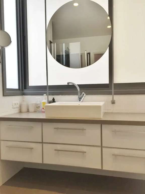 Hilton Beach Stunning Designer 2BR APT