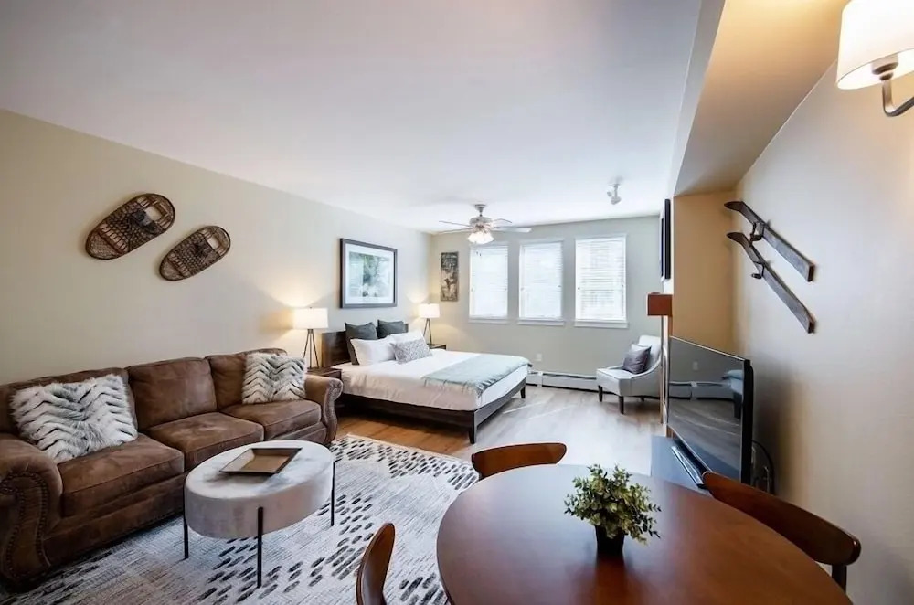 Premium Unit 3522- Fraser Crossing/founders Pointe Condo