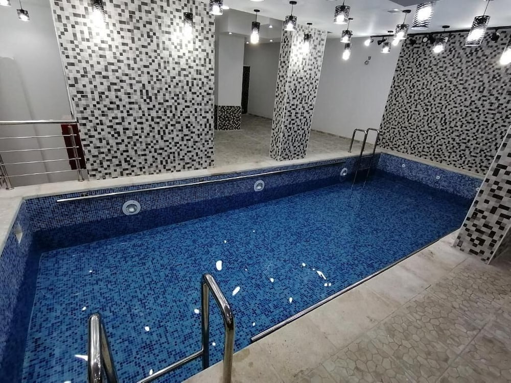 Weekend Hotel
