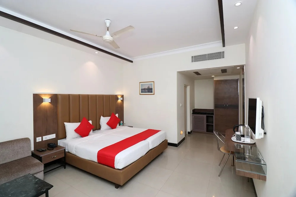 Capital O 1796 Grand Hotel