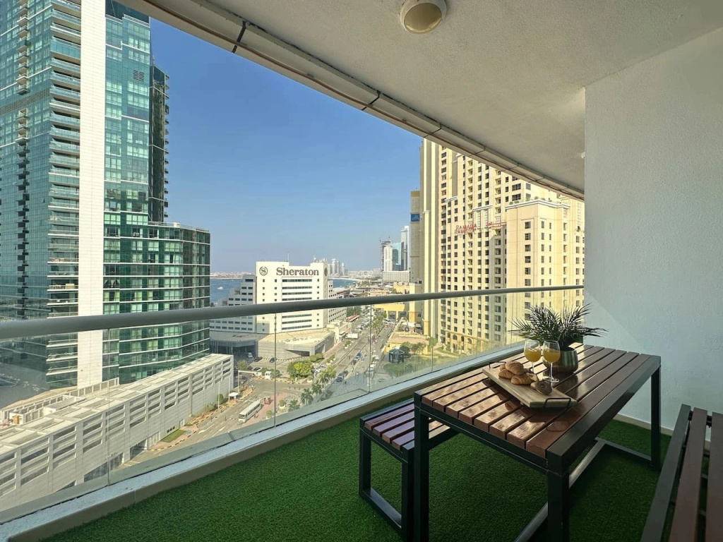 Квартира JBR Beachfront 3BR Sleeps 12 Pool Sea View