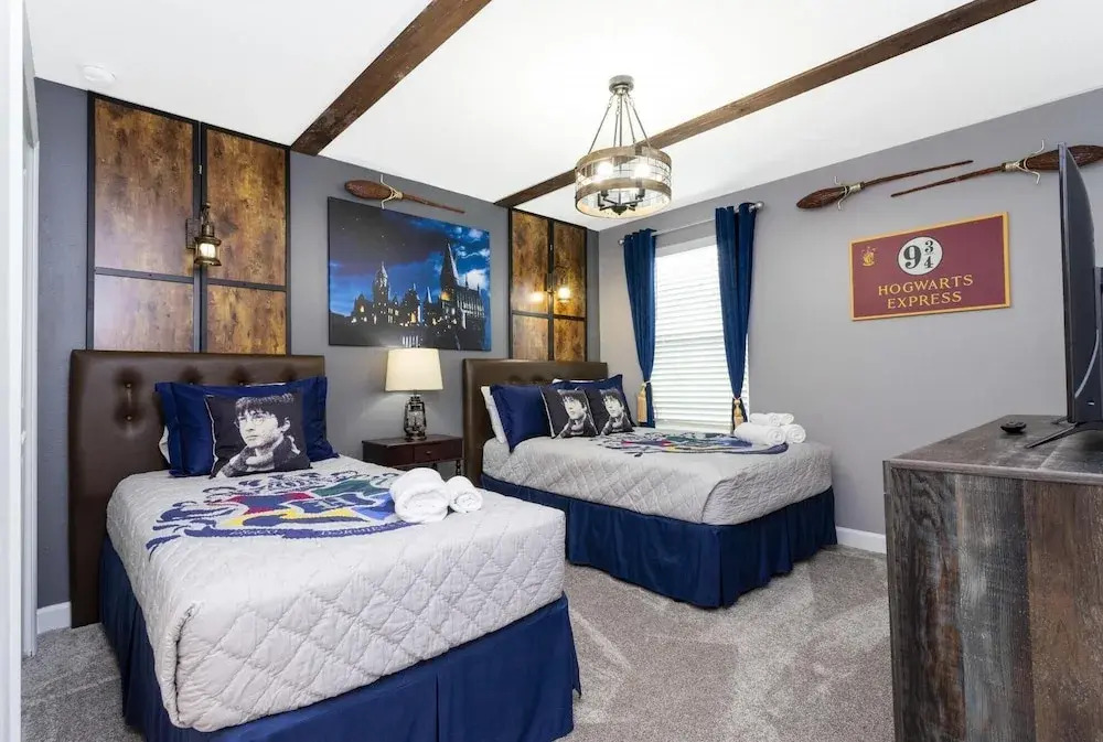 Stunning 8 Bd Single Family w Pool Storey Lake 2718