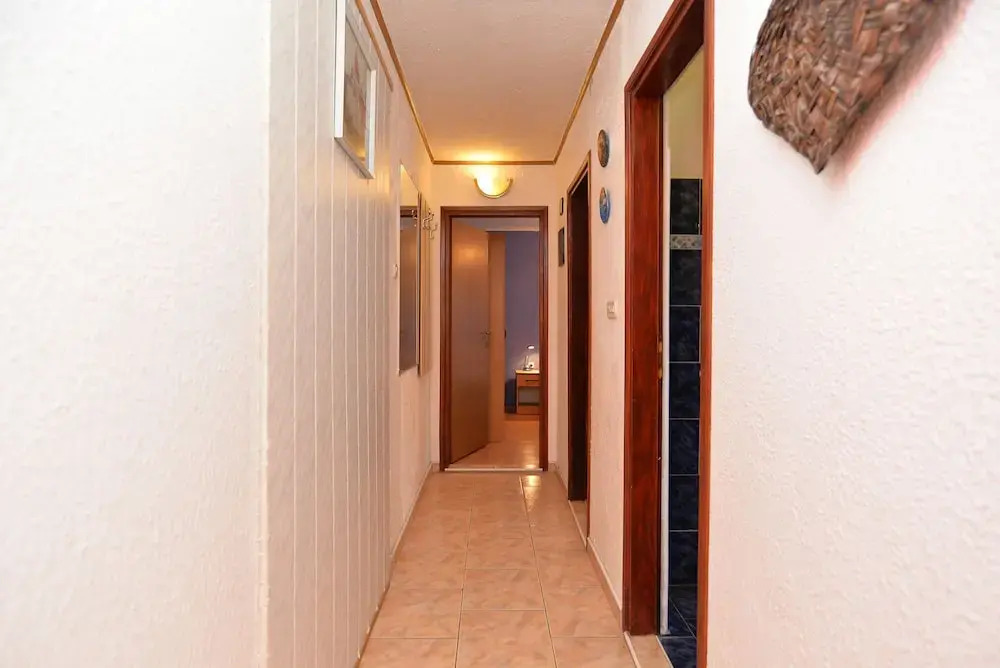 Apartment 498