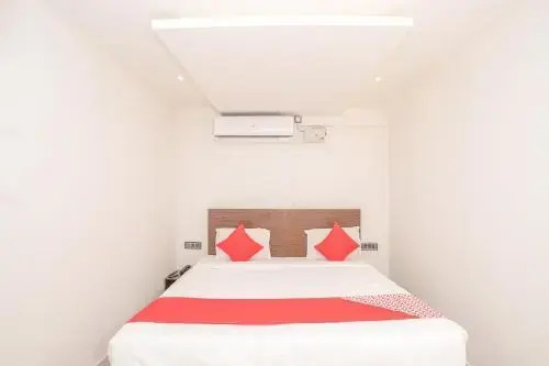Varcity Golf View By OYO Rooms