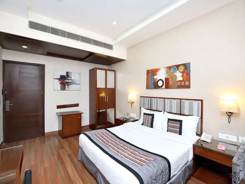 OYO 15134 Hotel Downtown