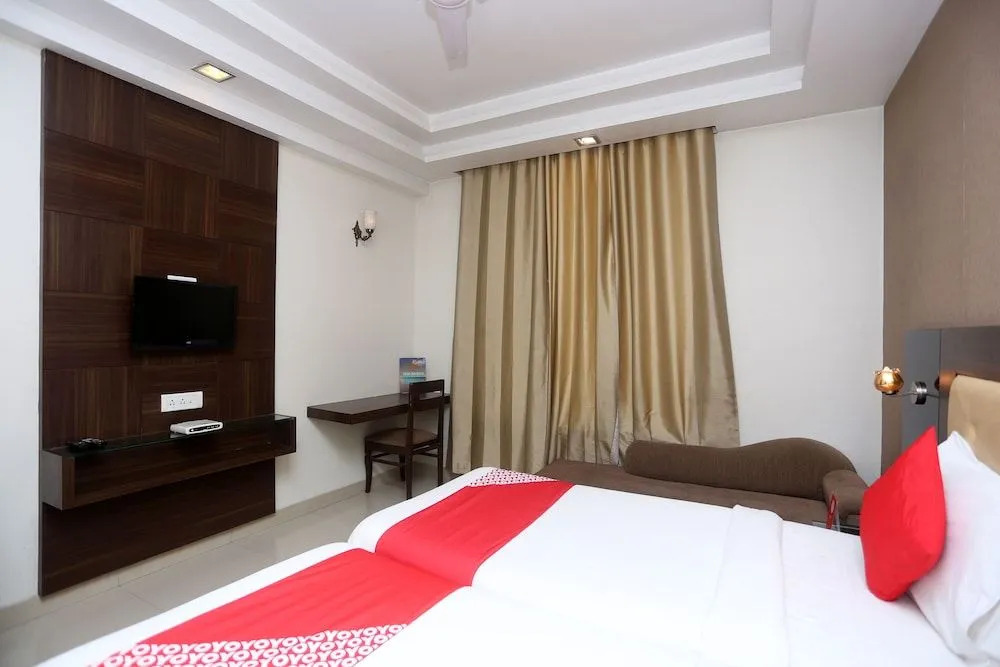 OYO 768 Hotel The Light House
