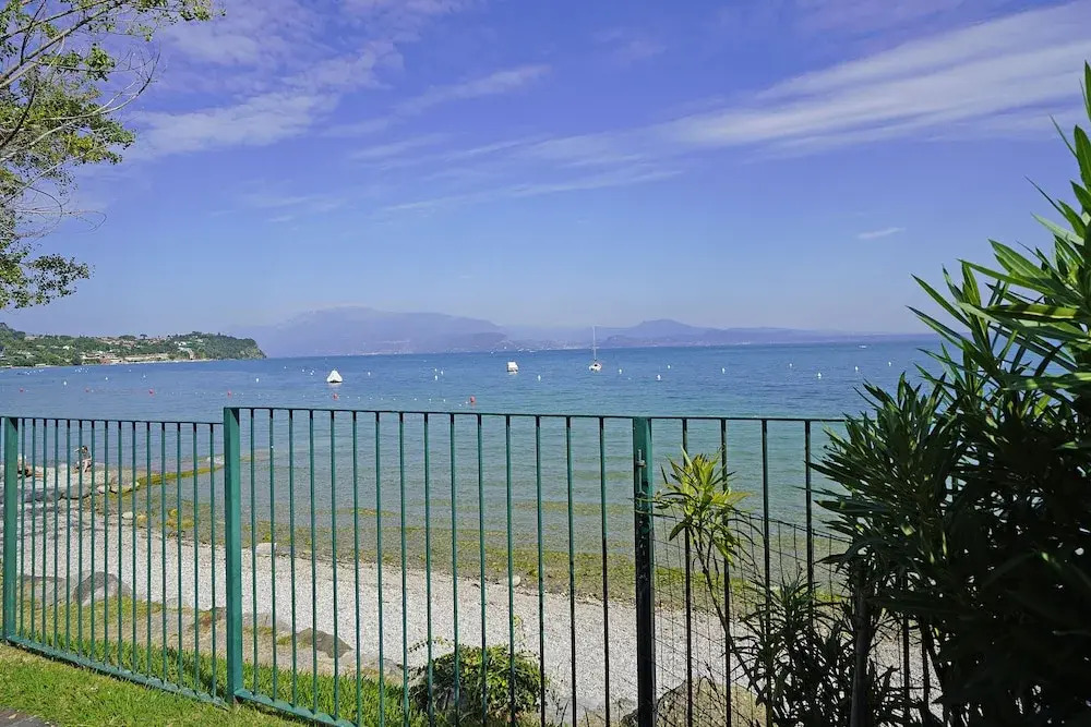 Specchio sul Lago
