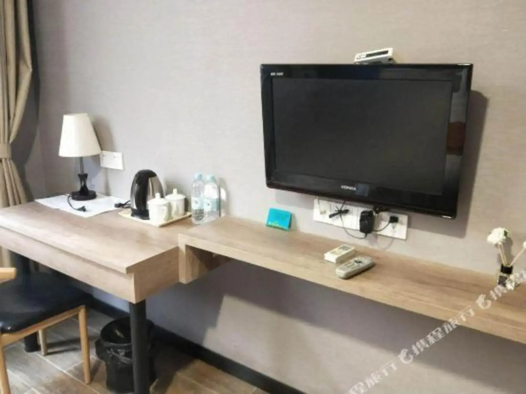 Shanghai Shenguang Hotel (College of electronics and information technology store)