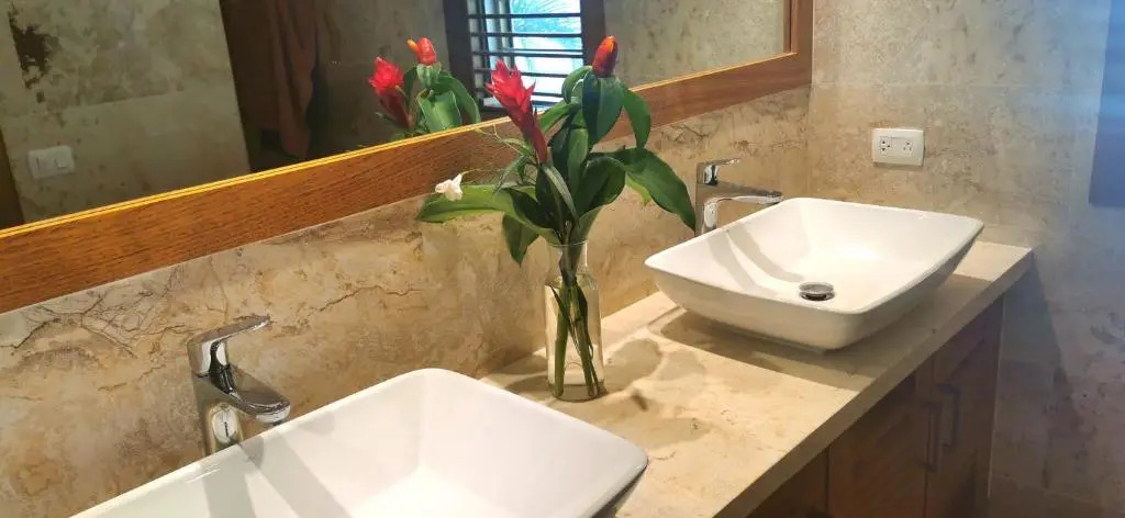 Flor de Coco, Villa neuve, 5 chambres, 5 salles de bains et grande piscine à 250 mètres de la plage