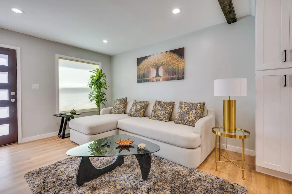 Work, Play & Unwind! Sleek LA Apartment w/ Yard