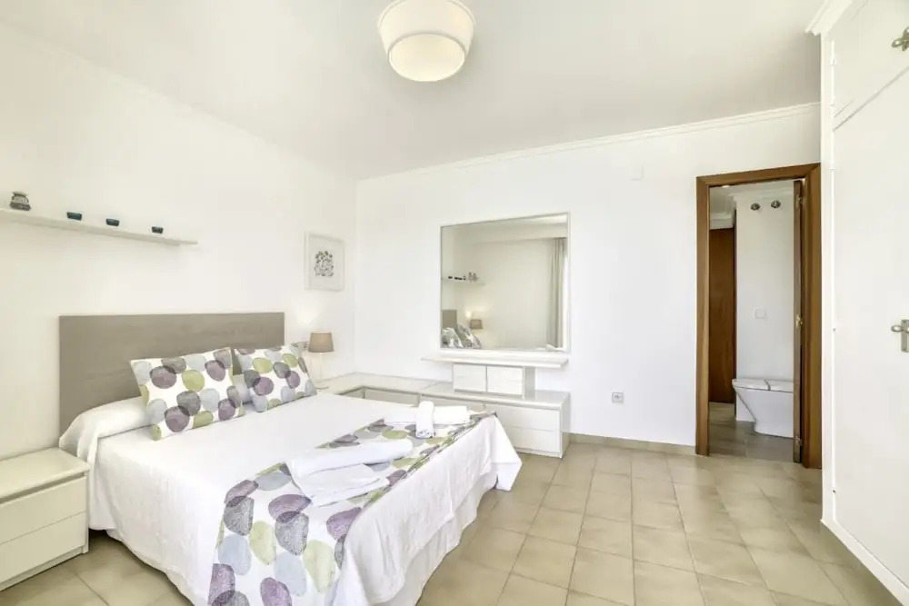 Apartment - 4 Bedrooms with WiFi and Sea views - 105010