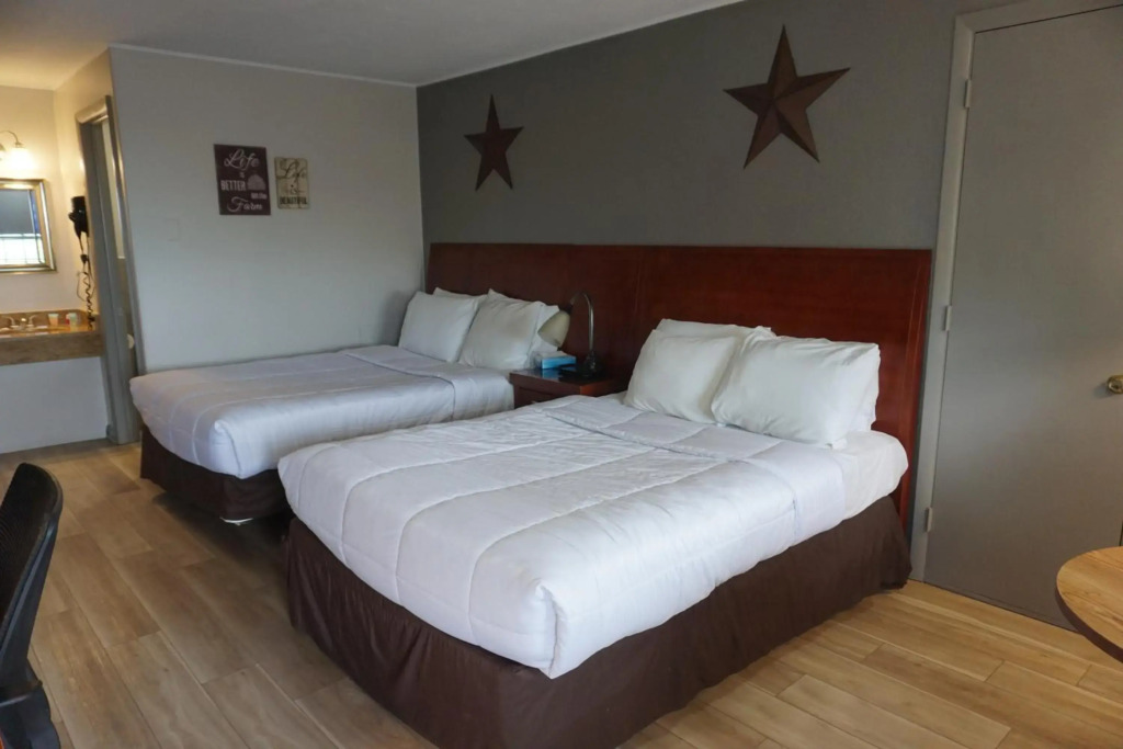Harvest Drive Family Inn - Renovated Rooms