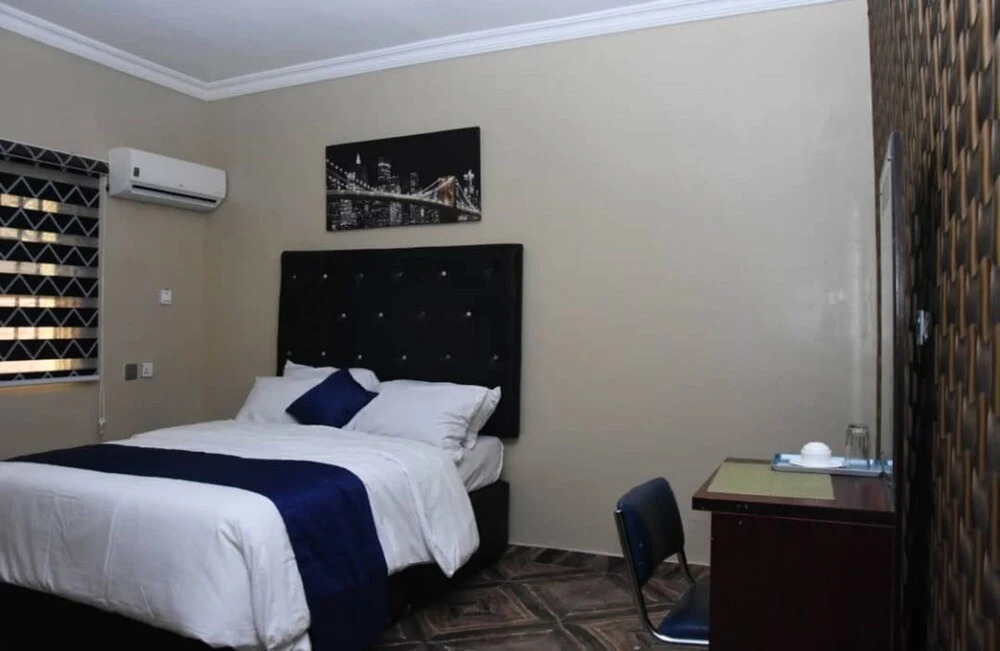 Beautiful 1 Bed, Living Room in a Hotel Penthouse