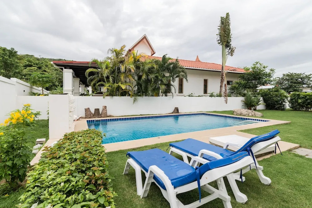 Luxury 5 Bedroom Villa in Beautiful Banyan Resort