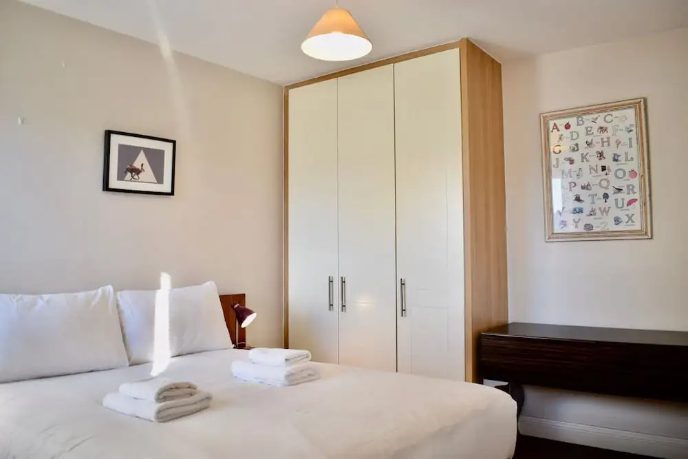 Modern 2 Bedroom Flat Above Family Run Pub