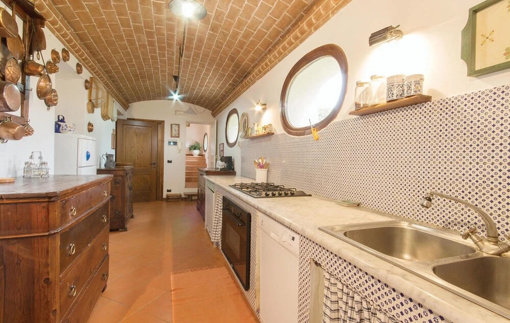 Awesome Home in Castiglione Del Lago With 7 Bedrooms, Outdoor Swimming Pool and Wifi