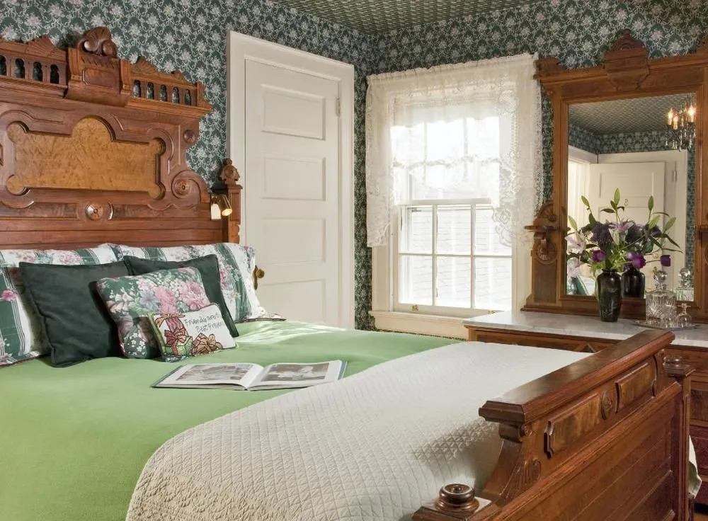 Applegate Inn