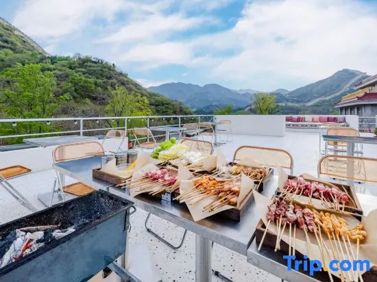 Not late Great Wall Landscape Private Soup Homestay