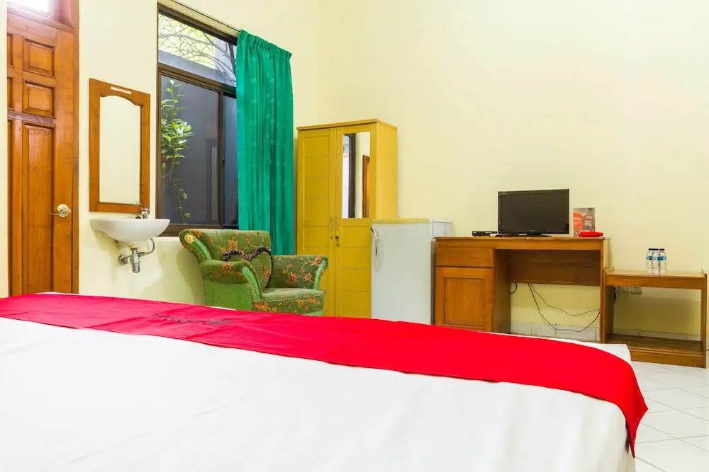 Reddoorz Near Grage City Mall 2