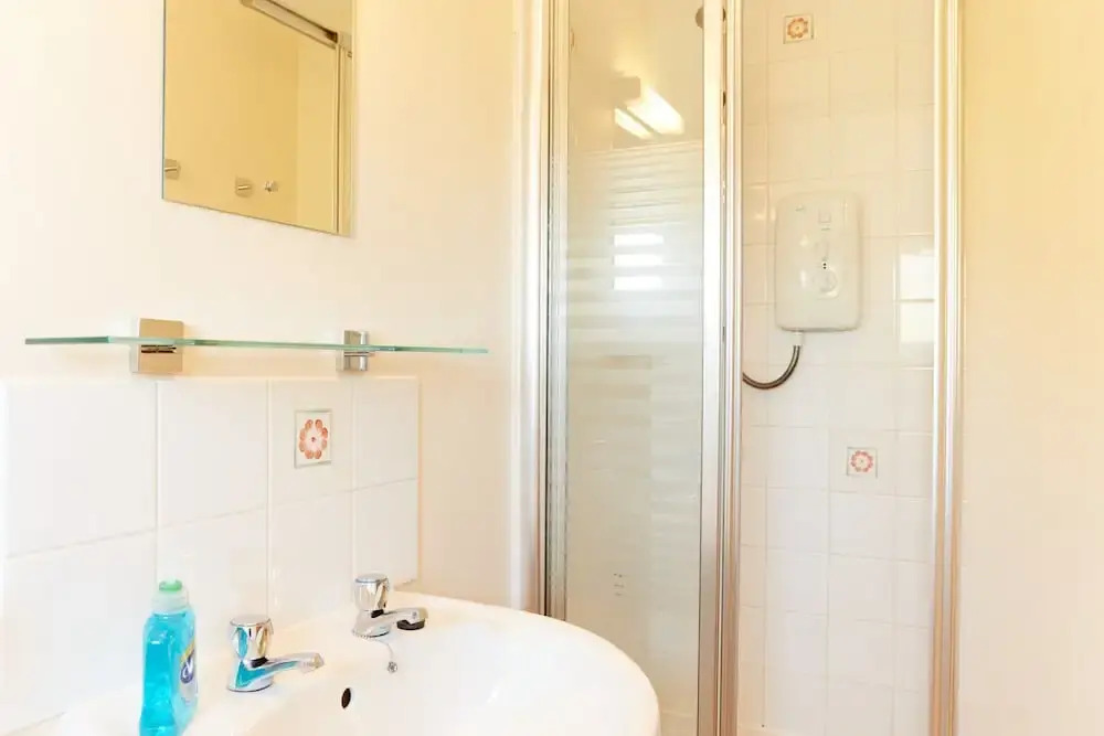 Countryside Retreat With hot Tub, No Deposit
