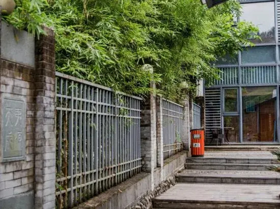 Hidden in mountains and valleys Guesthouse