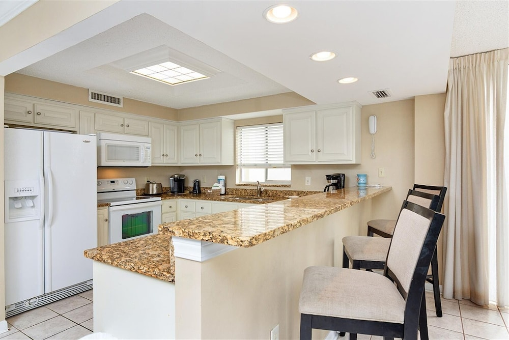 Shoreline Towers 1056 3 Bedroom Condo