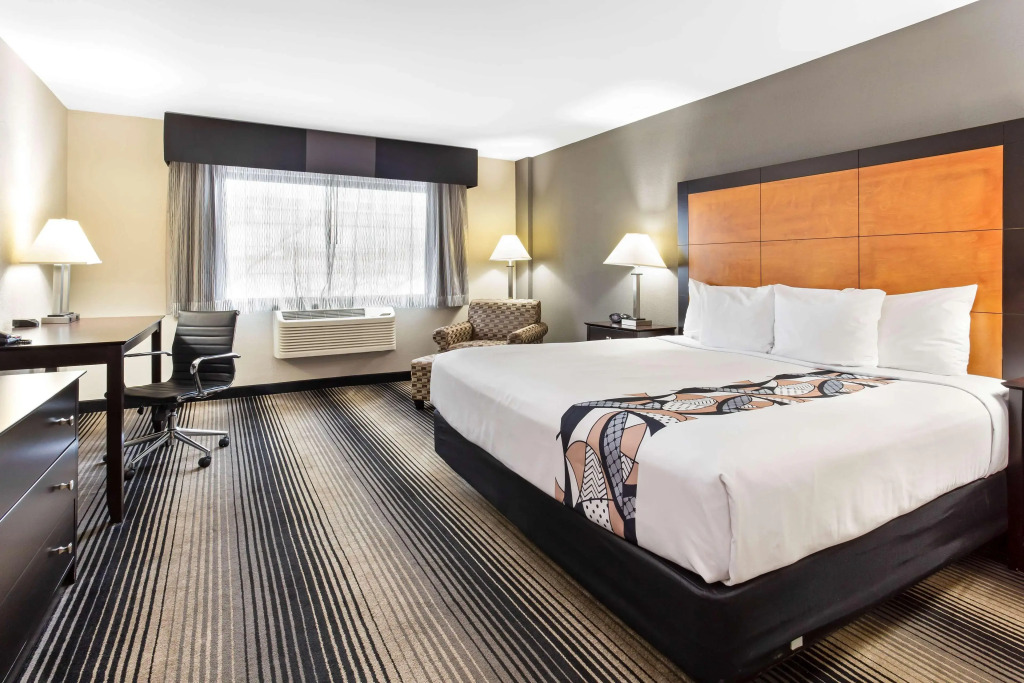 La Quinta Inn & Suites by Wyndham Chicago - Lake Shore