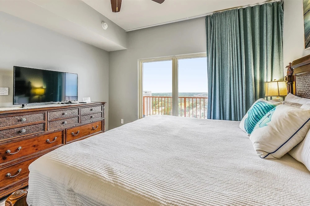 Shores of Panama 2326 - 1 Bedroom + Bunks . Reserved Parking! 1 Condo by RedAwning
