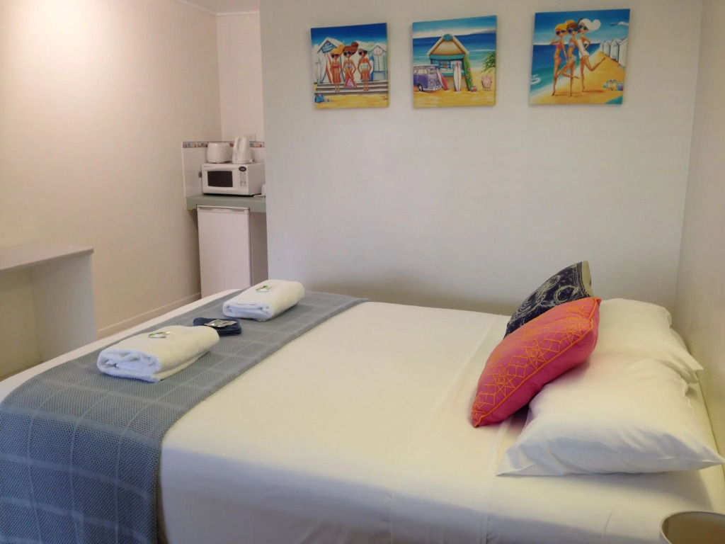 Pearly Shell Motel
